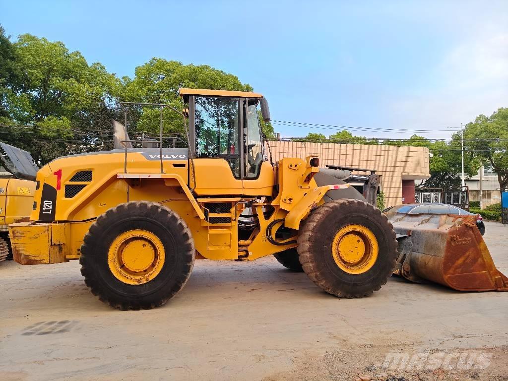 Volvo L 120 Gumikerekes homlokrakodók