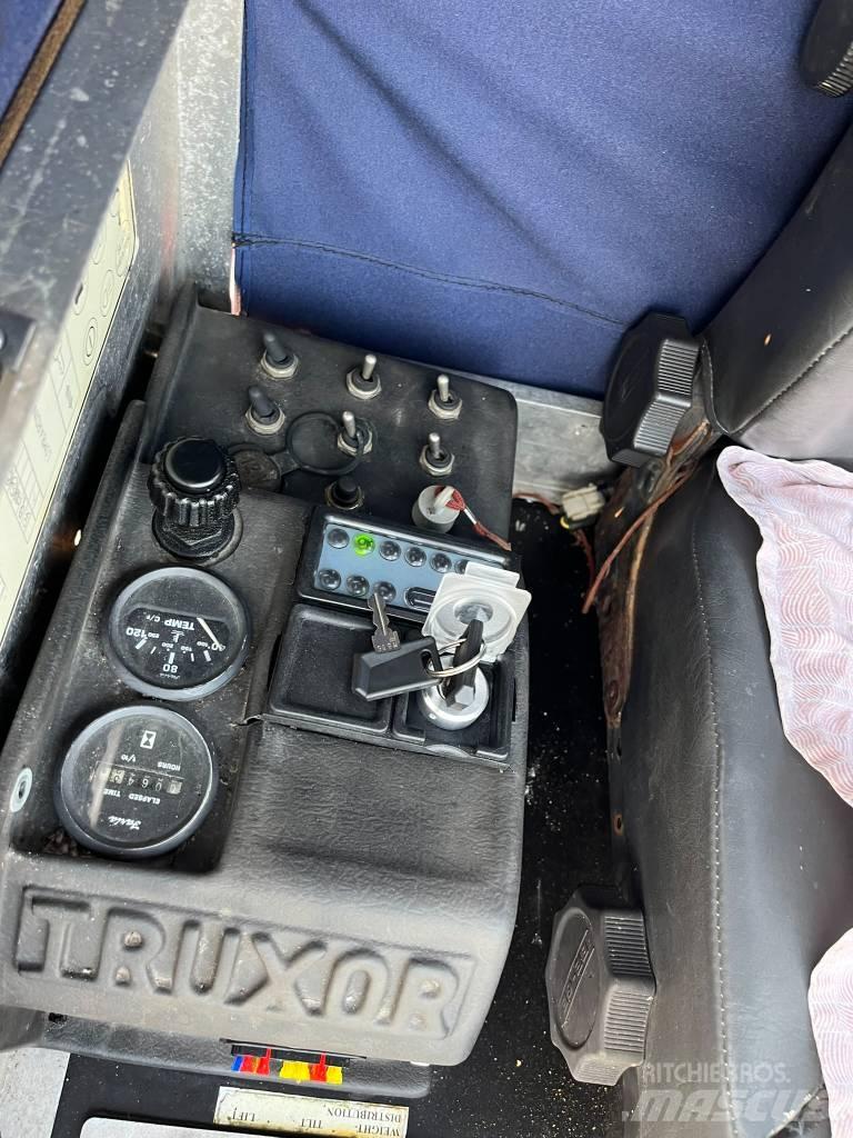 Truxor 4700 Tolókaros fűnyírók