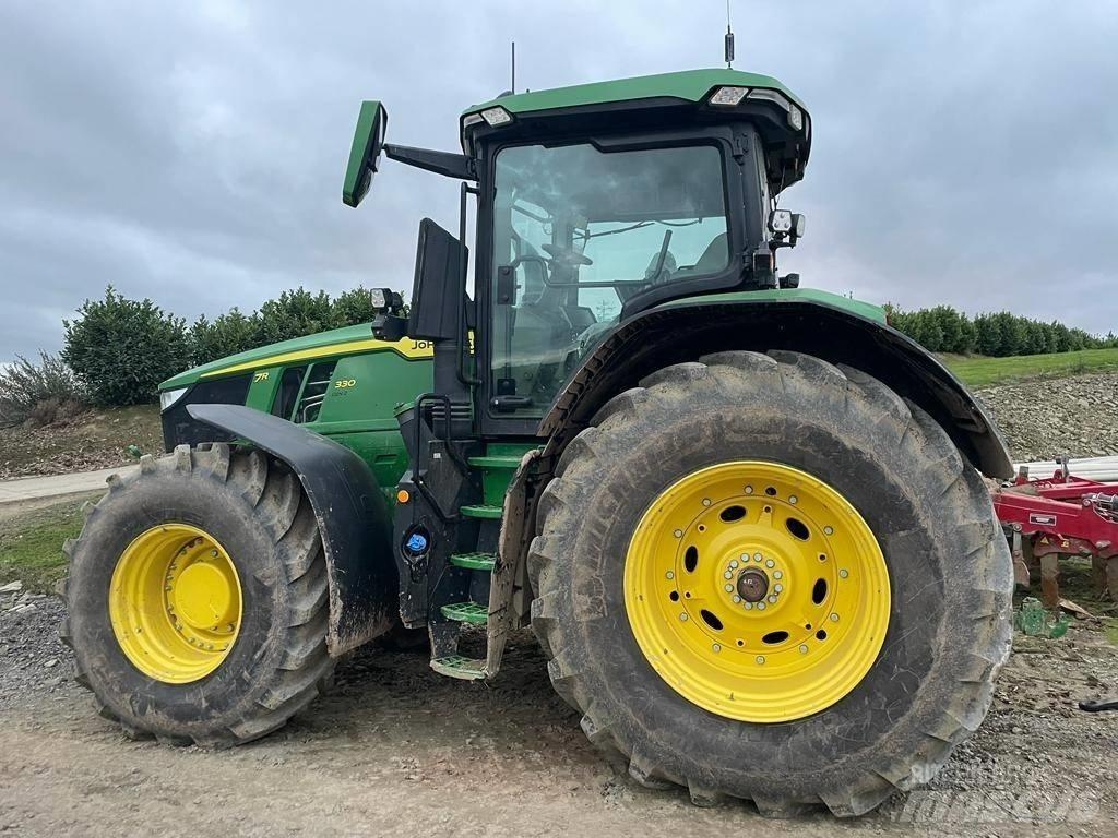 John Deere 7R 330 Traktorok