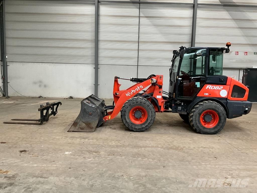 Kubota R 082 Gumikerekes homlokrakodók