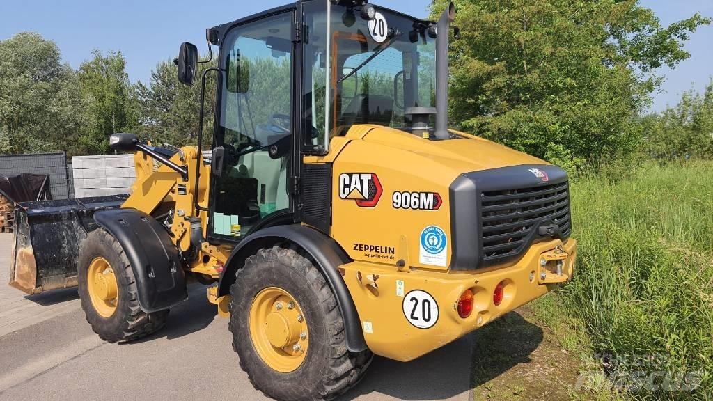 CAT 906M Gumikerekes homlokrakodók