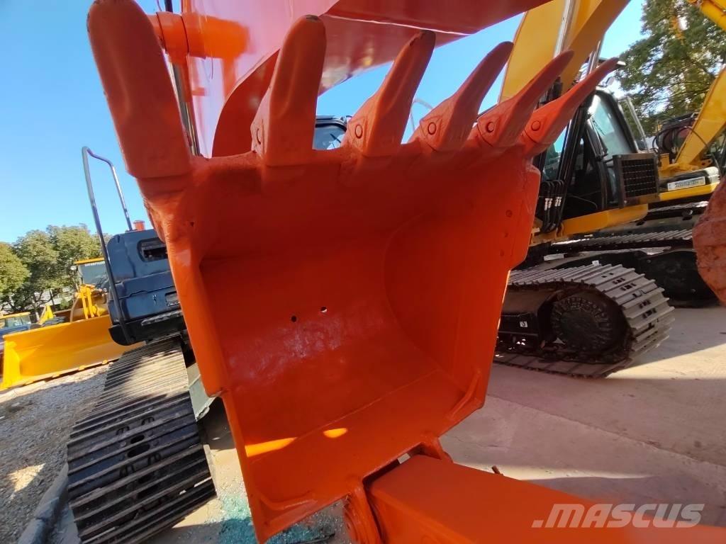 Hitachi ZX 200 Lánctalpas kotrók
