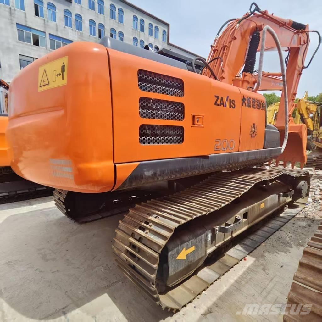 Hitachi ZX 200 Lánctalpas kotrók