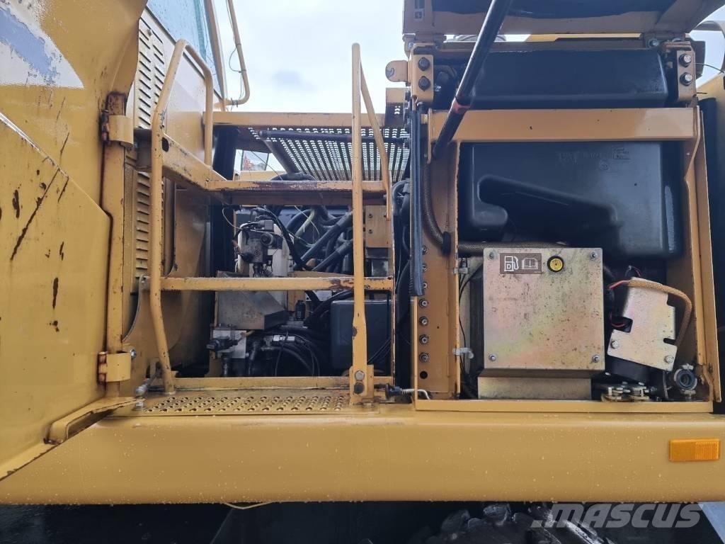 CAT M 313 C Gumikerekes kotrók