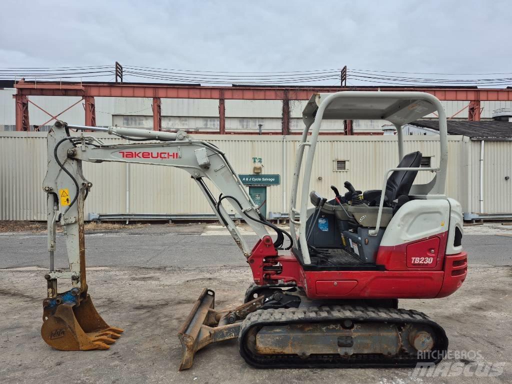 Takeuchi TB 230 Mini kotrók < 7t