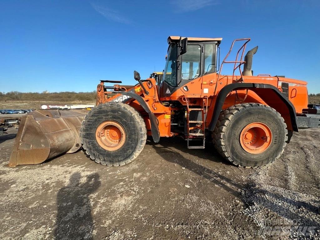 Doosan DX420-3 Gumikerekes kotrók