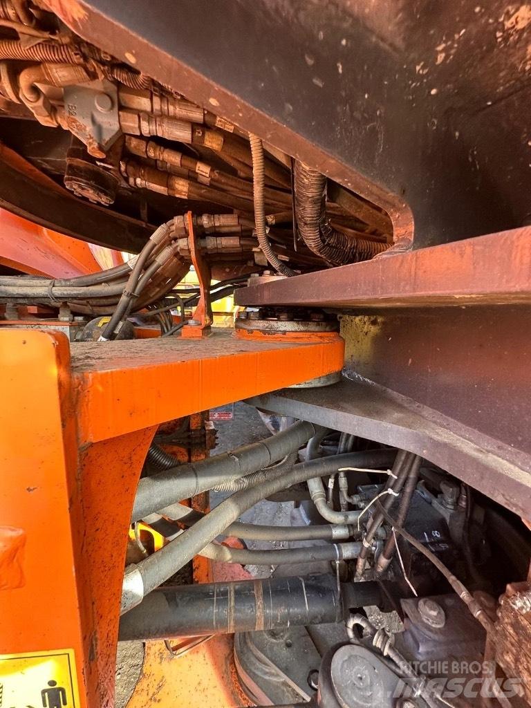Doosan DX420-3 Gumikerekes kotrók
