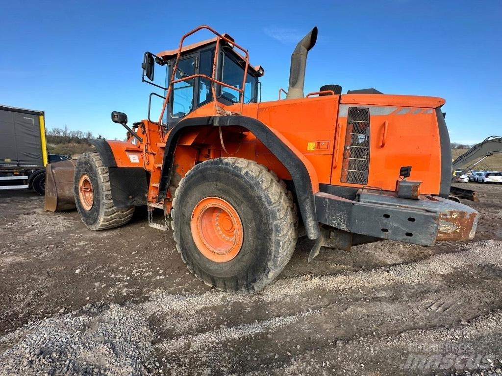 Doosan DX420-3 Gumikerekes kotrók