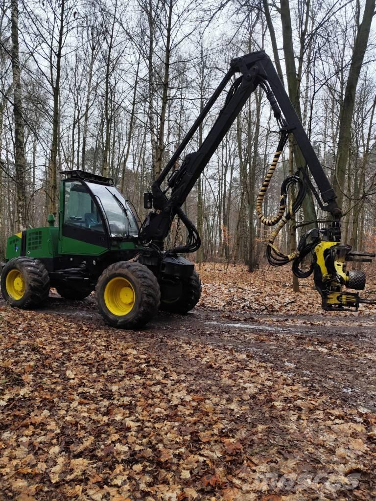 John Deere 770 Betakarítók