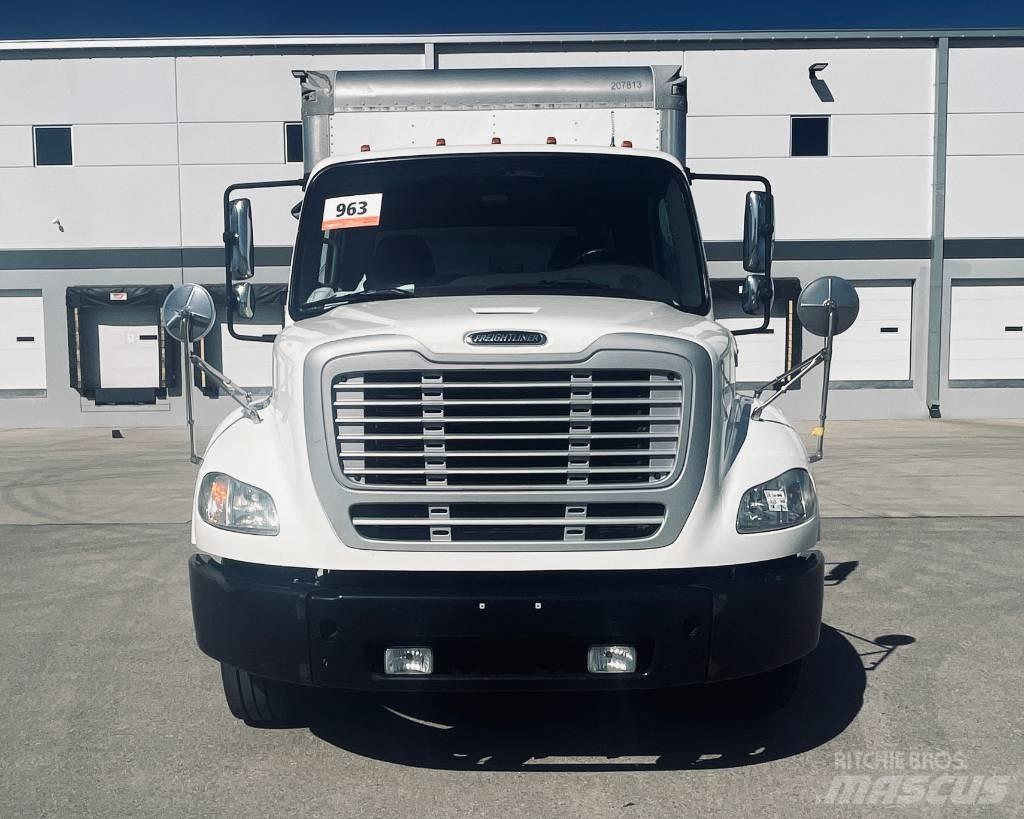 Freightliner M 106 Dobozos teherautók