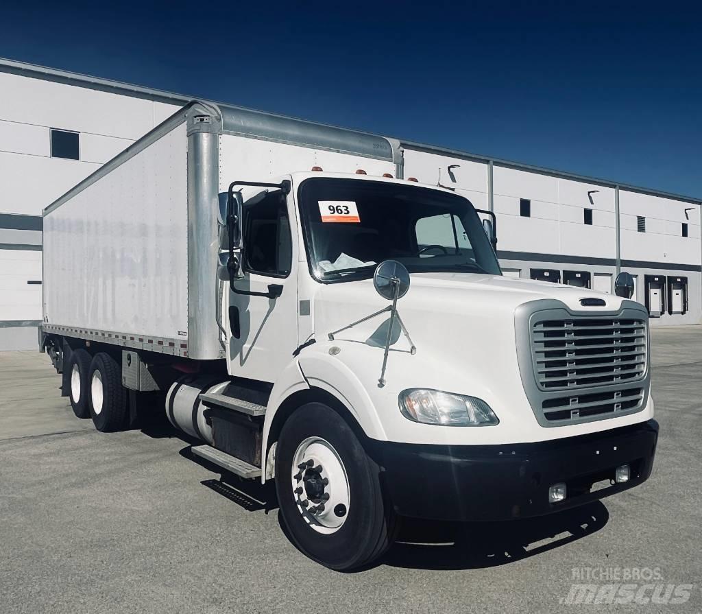 Freightliner M 106 Dobozos teherautók