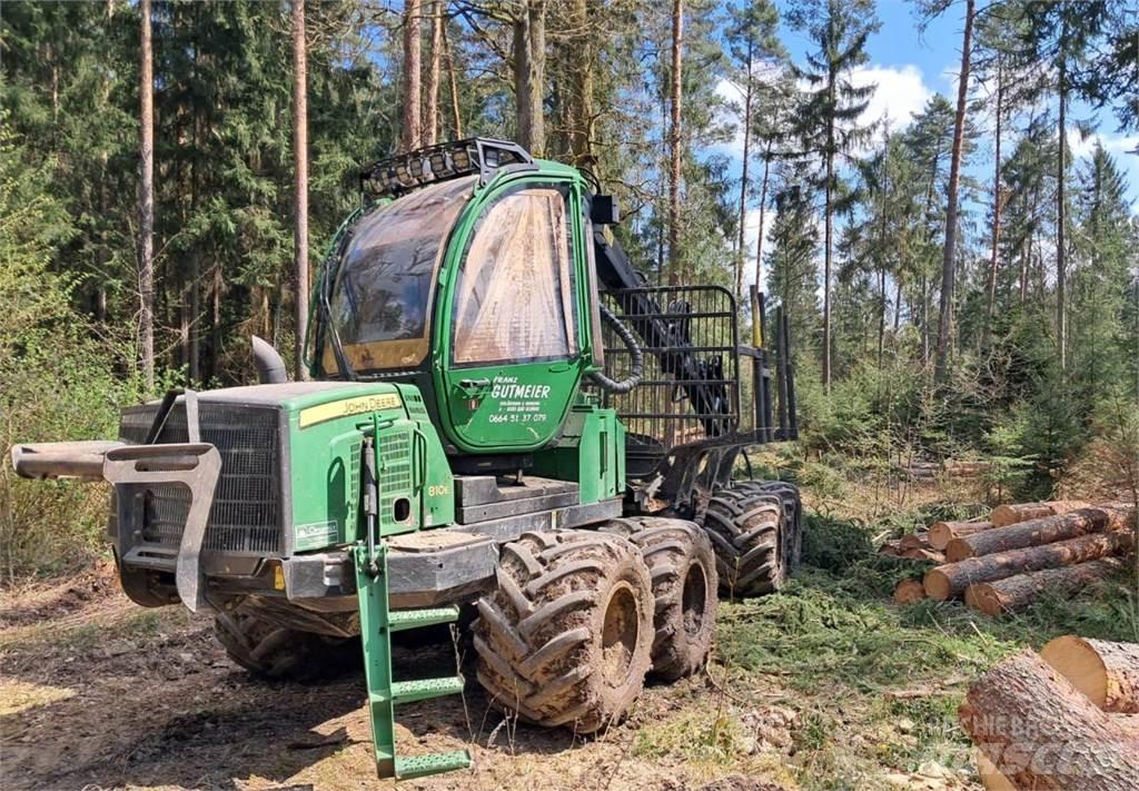 John Deere 810 E Kihordók