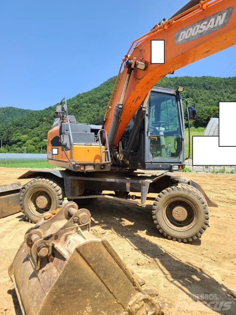 Doosan DX 140 W Gumikerekes kotrók