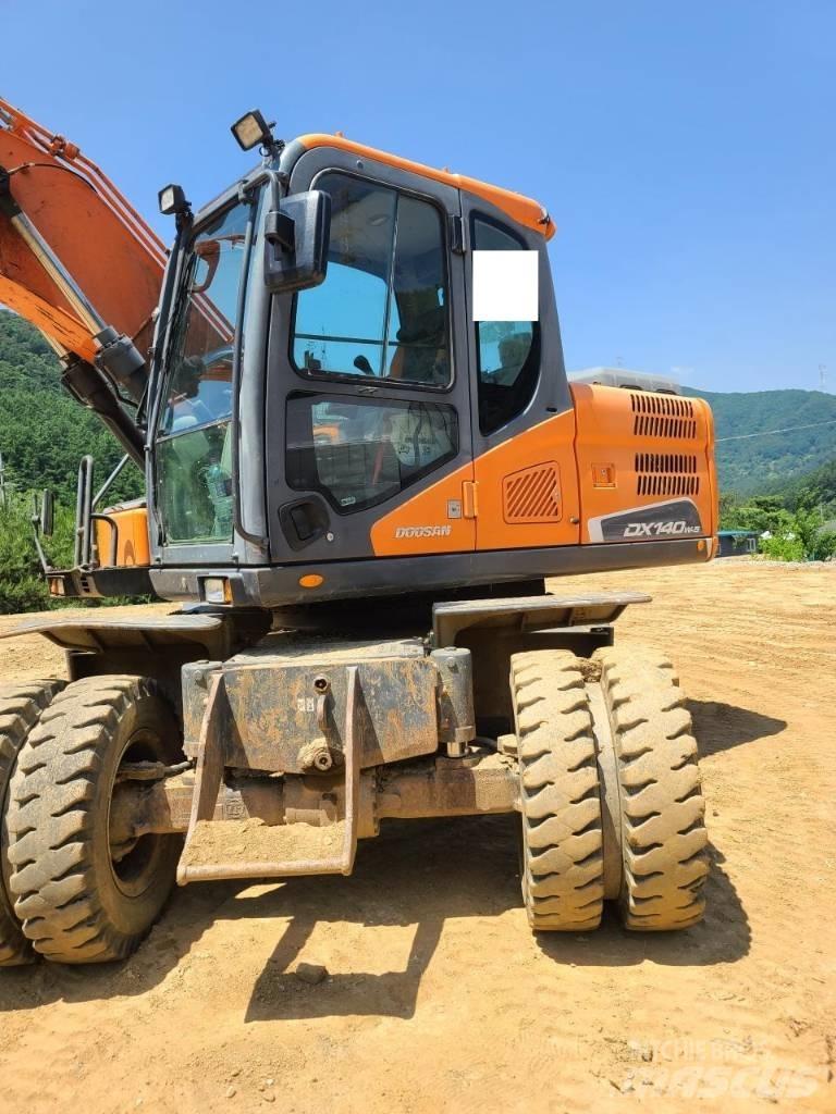 Doosan DX 140 W Gumikerekes kotrók