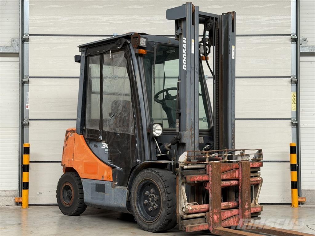Doosan D30S-5 Dízel targoncák