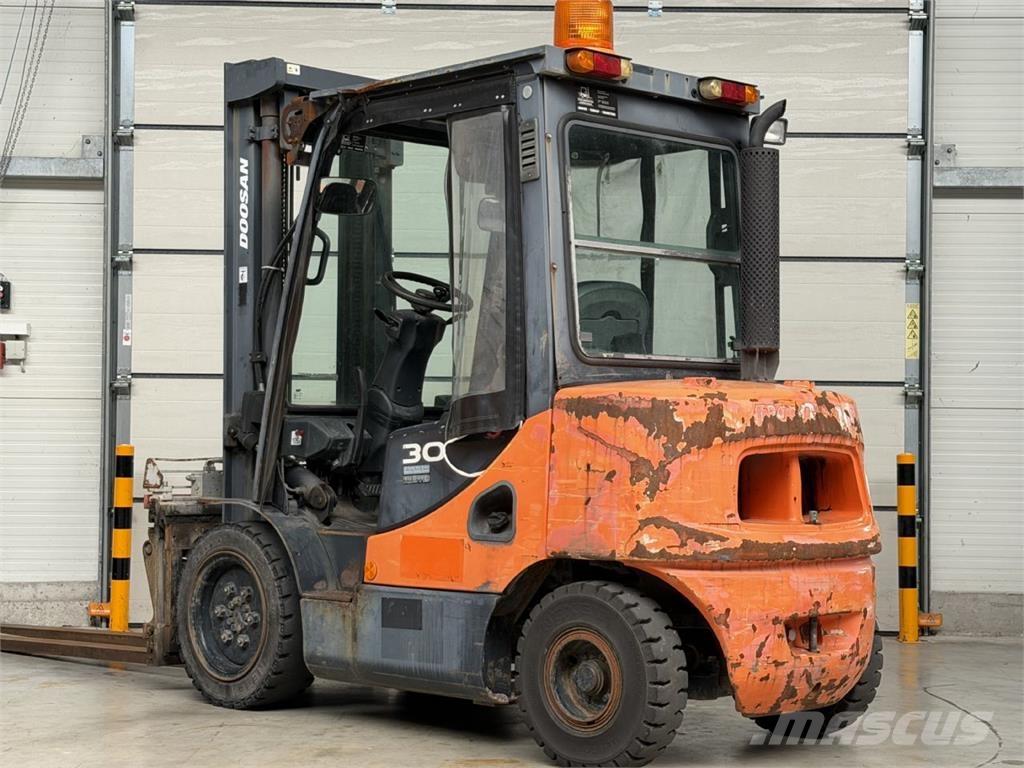 Doosan D30S-5 Dízel targoncák