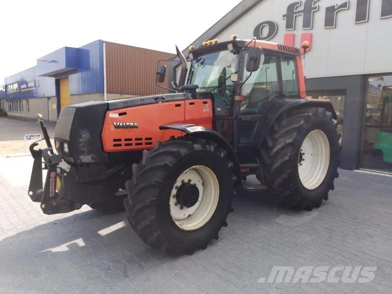 Valtra 8400 Traktorok