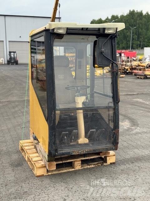CAT M 320 USED CAB Vezetőfülke és belső tartozékok