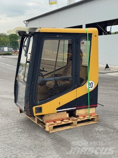 CAT M 320 USED CAB Vezetőfülke és belső tartozékok