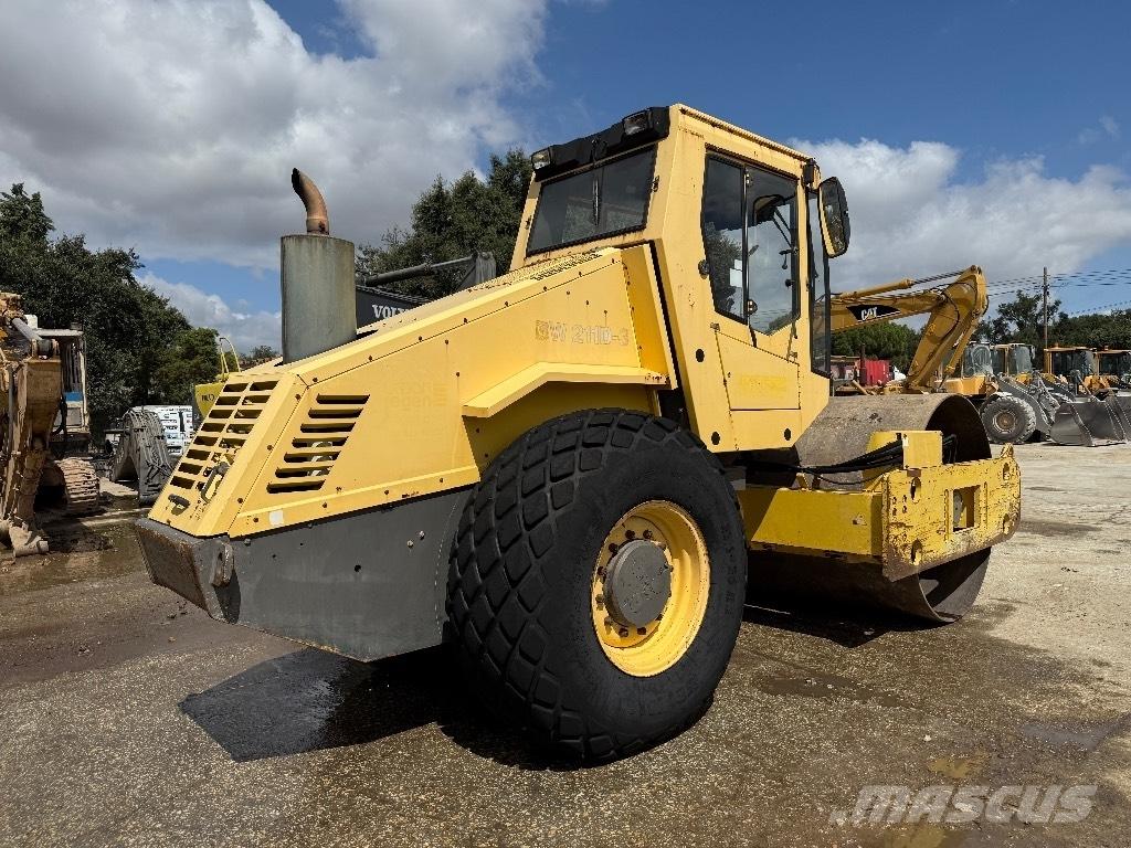 Bomag BW 211 D-3 Ikerdobos hengerek