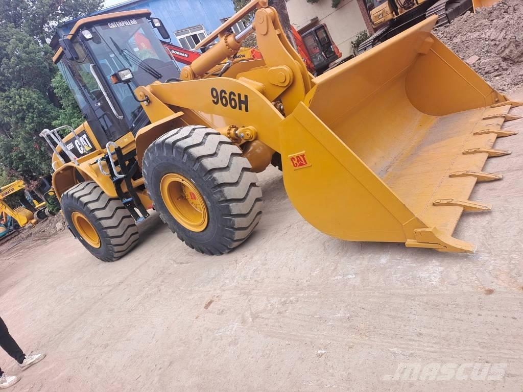 CAT 966 H Gumikerekes homlokrakodók