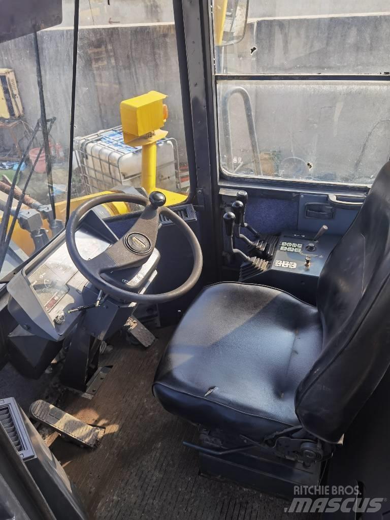 Komatsu WA 470 Gumikerekes homlokrakodók