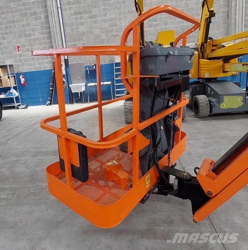 JLG E 450 AJ Karos emelők