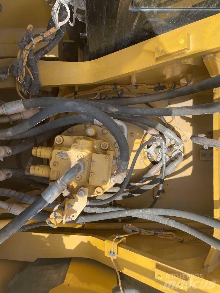 CAT CAT330GC Közepes (midi) kotrók 7 t - 12 t
