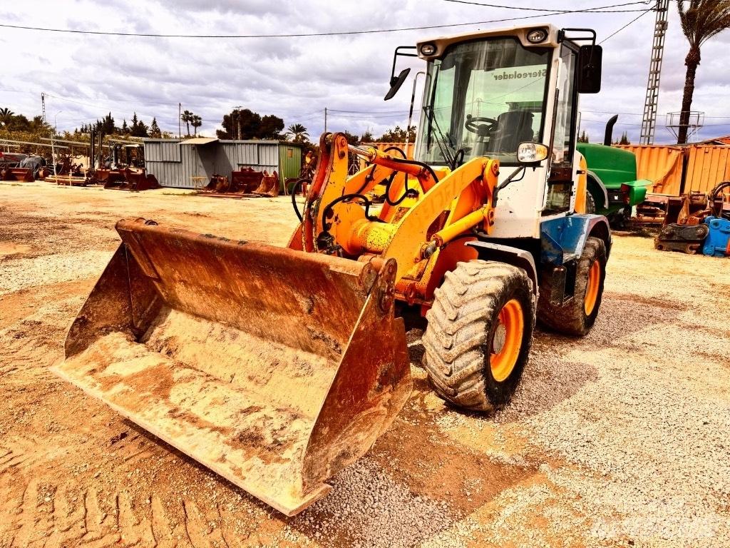 Liebherr L 507 Gumikerekes homlokrakodók