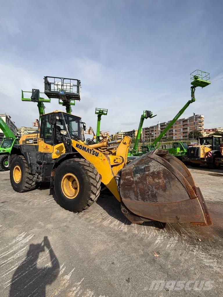 Komatsu WA 320-8 Gumikerekes homlokrakodók