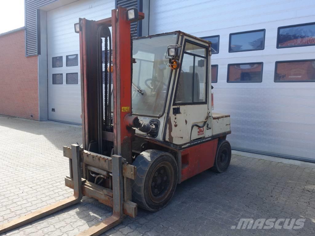 Nissan EGH02 A 30 U Dízel targoncák