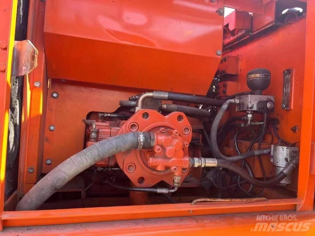 Doosan DH 220 Lánctalpas kotrók