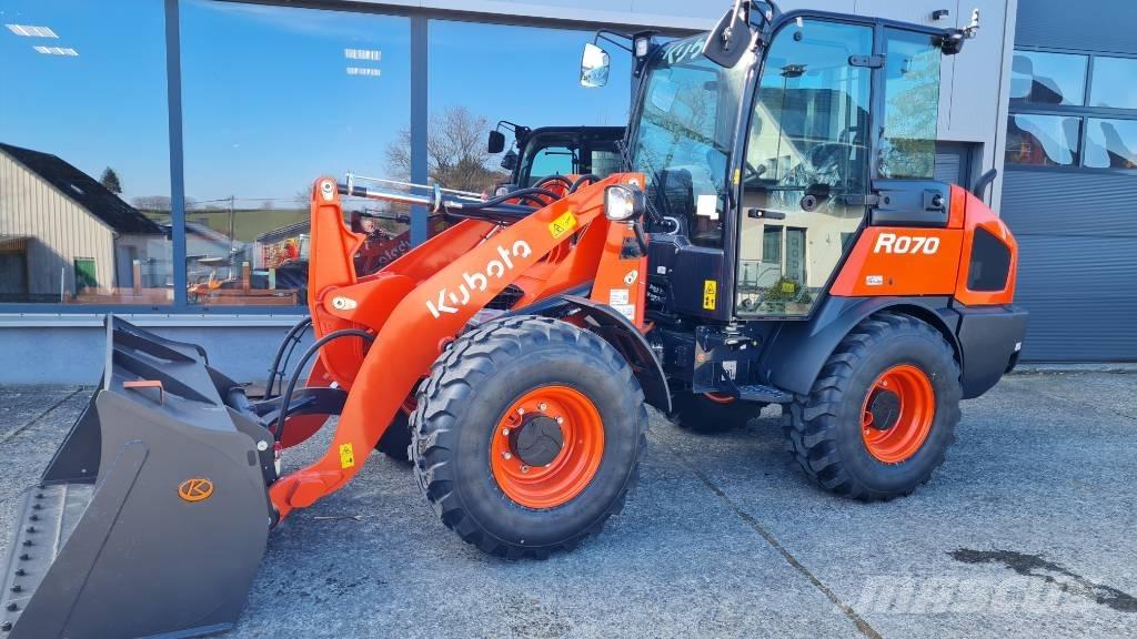 Kubota R 070 Gumikerekes homlokrakodók