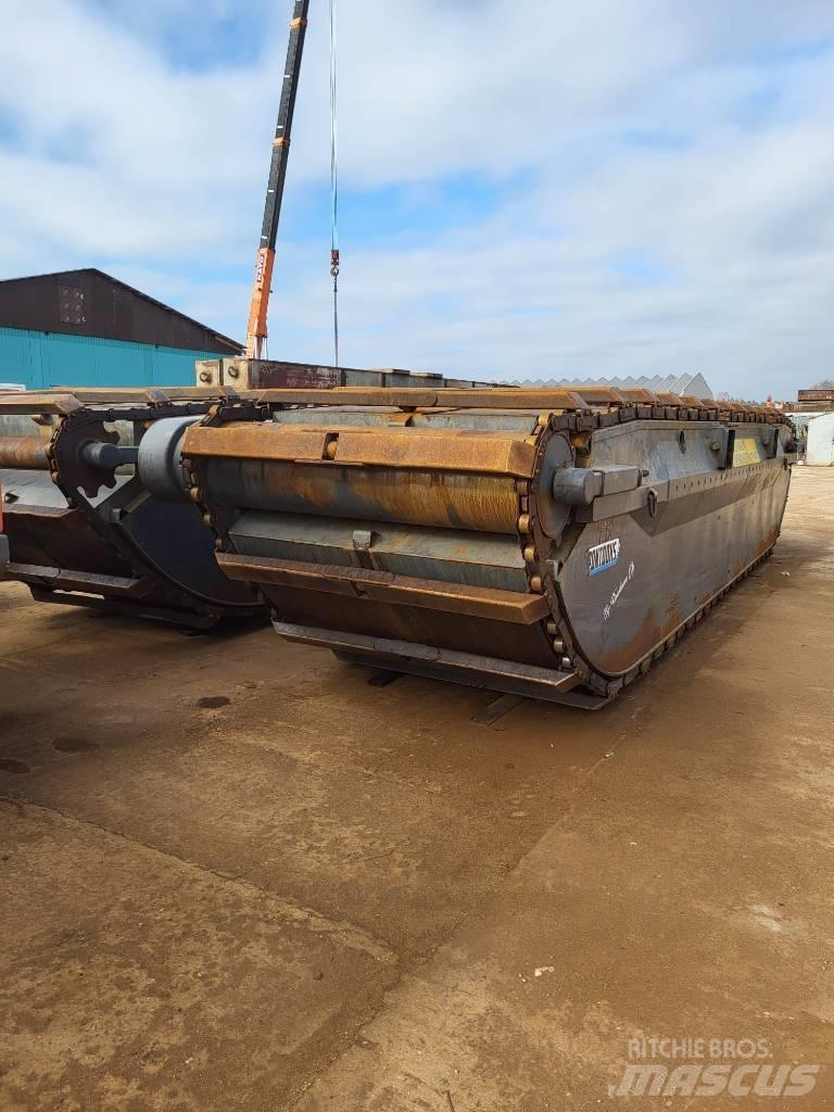 Volvo 210CLR Kétéltű markolók
