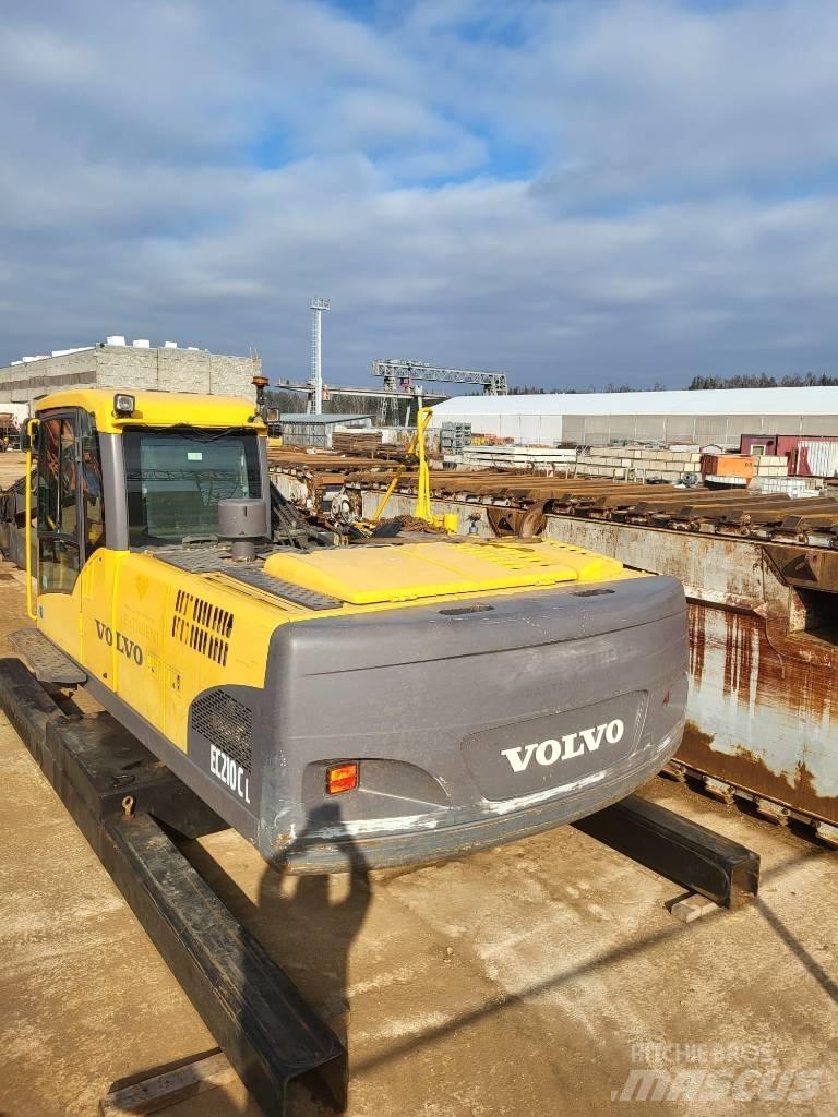 Volvo 210CLR Kétéltű markolók