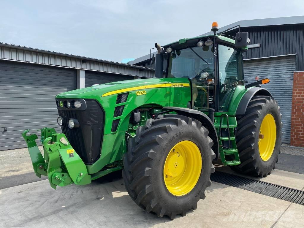 John Deere 8230 ILS Traktorok