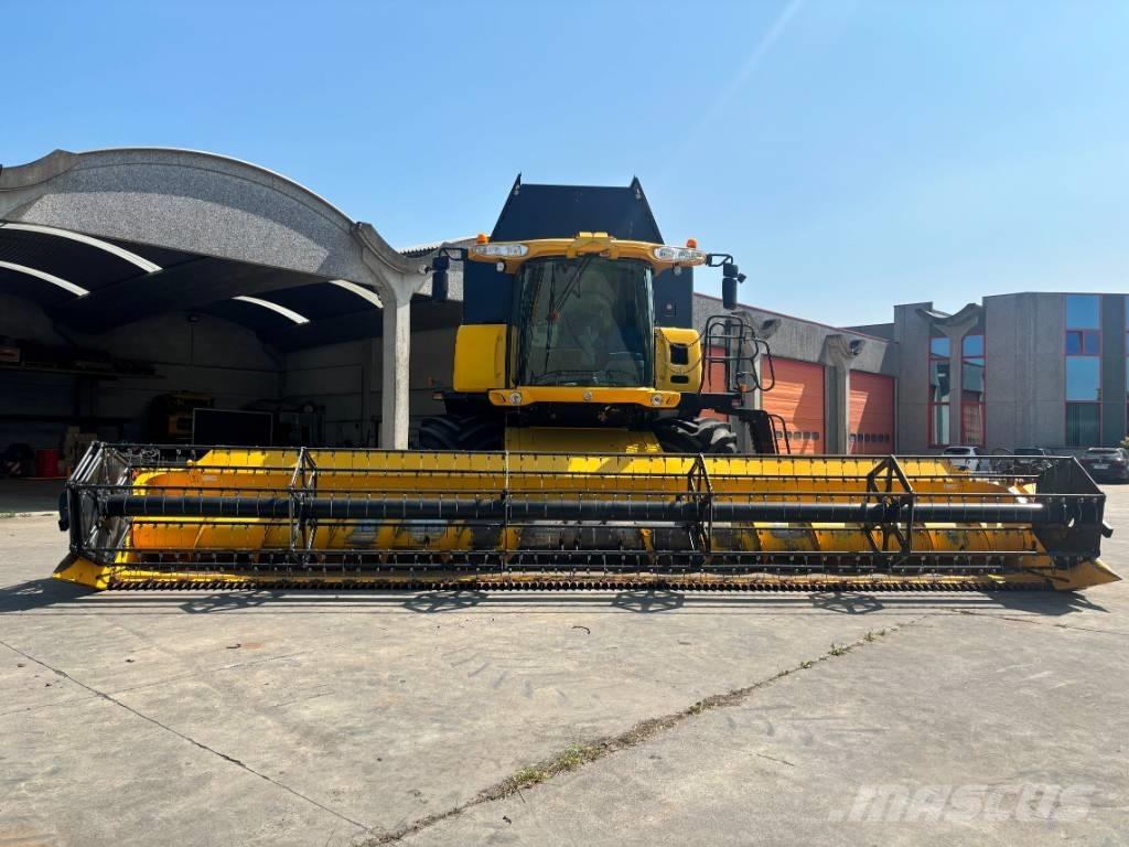 New Holland CR 9090 Kombájnok