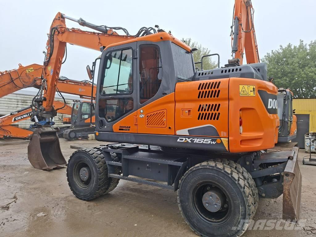 Doosan DX 165 W-5 Gumikerekes kotrók