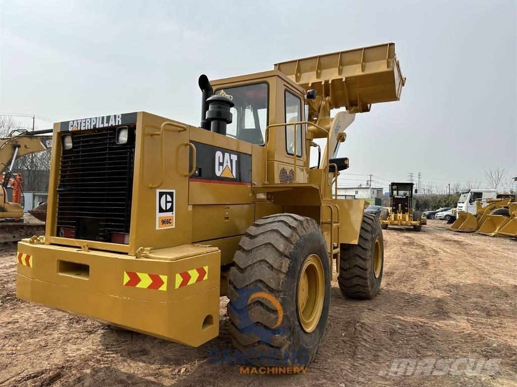 CAT 966C Gumikerekes homlokrakodók