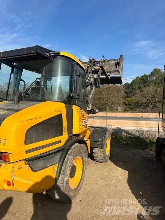 JCB 407 Gumikerekes homlokrakodók