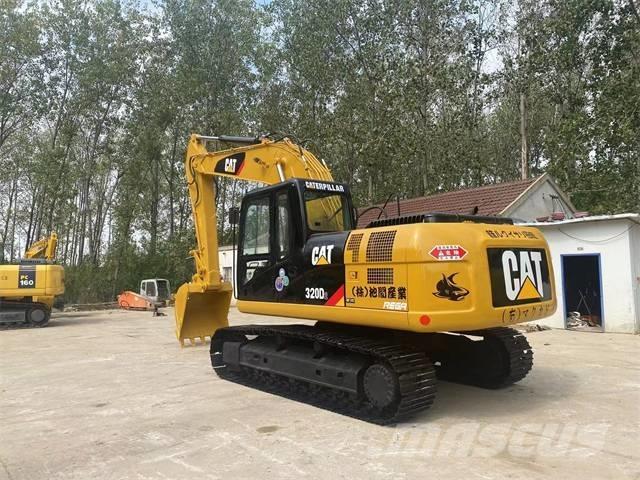 CAT 320D2 Lánctalpas kotrók