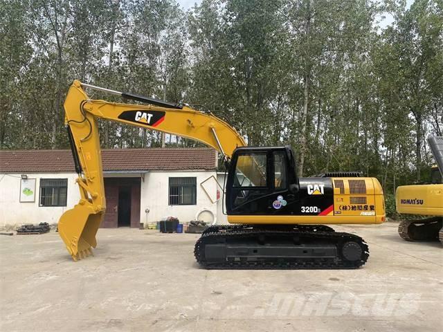 CAT 320D2 Lánctalpas kotrók