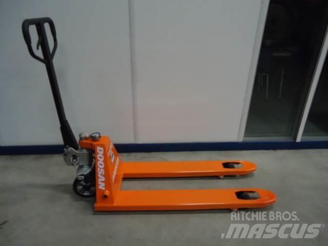Doosan Pallettruck Kézi raklapemelő