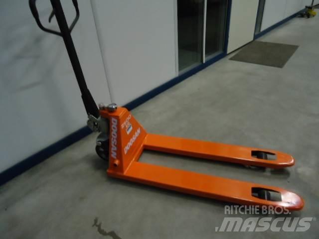 Doosan Pallettruck Kézi raklapemelő