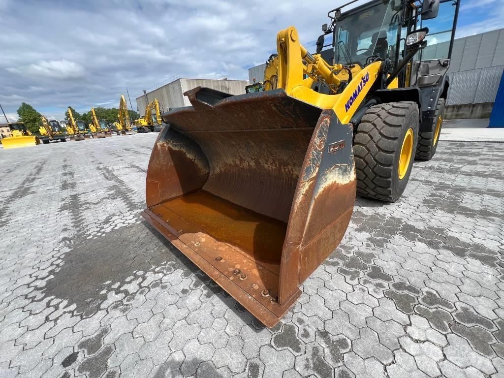 Komatsu WA320-7 Gumikerekes homlokrakodók
