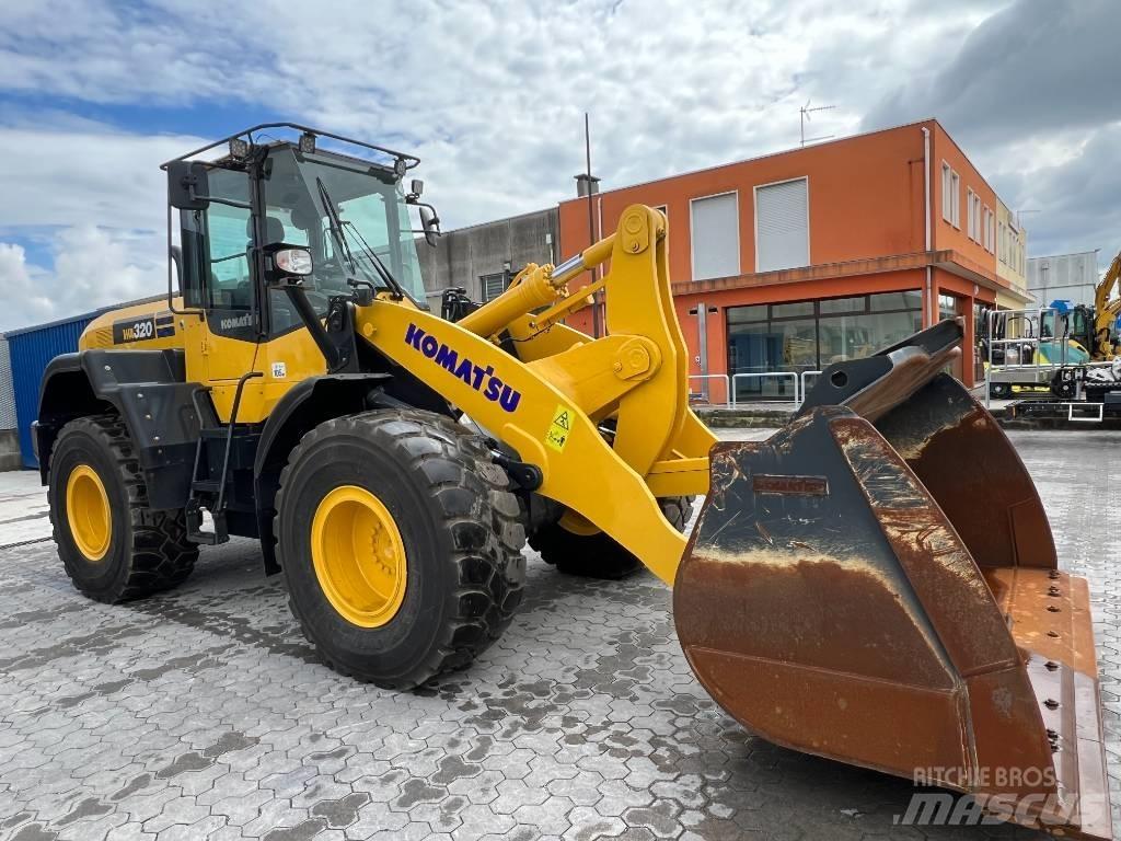 Komatsu WA320-7 Gumikerekes homlokrakodók