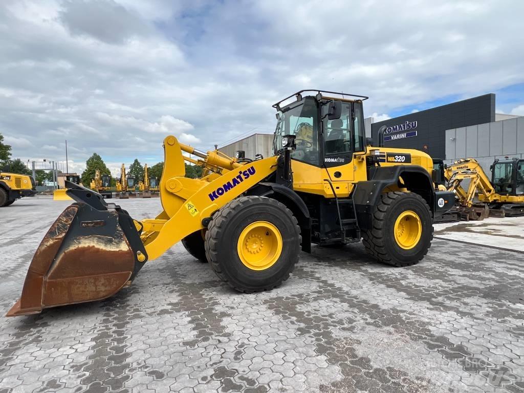 Komatsu WA320-7 Gumikerekes homlokrakodók