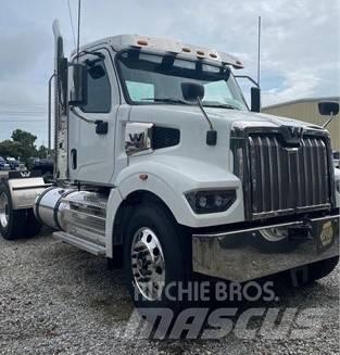 Western Star 47X Nyergesvontatók