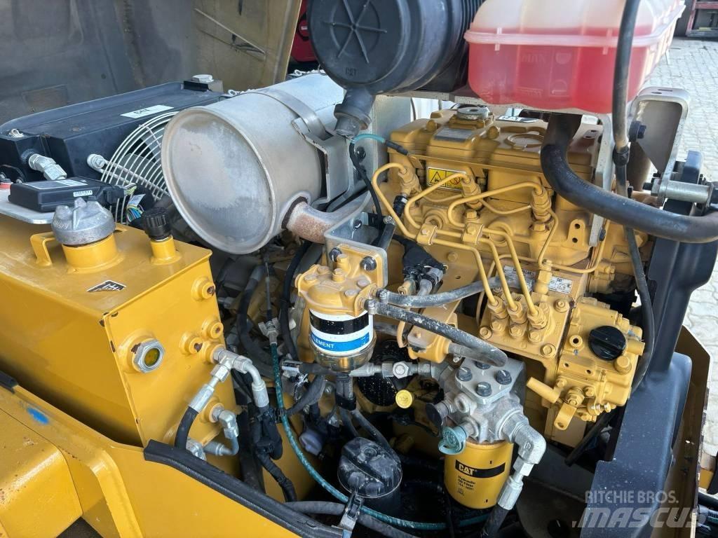 CAT CB 24 B Ikerdobos hengerek