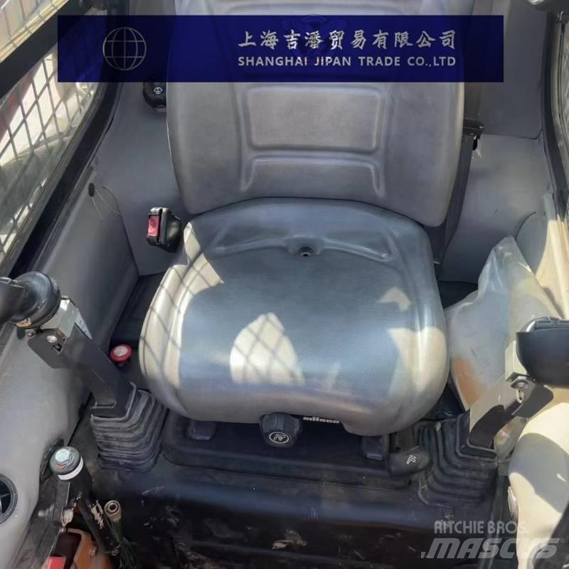 CASE TR 270 Kompaktrakodók
